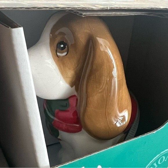 Pioneer Woman Charlie & Walter Salt & Pepper Shakers NIB Christmas Basset Hound - Picture 2 of 6